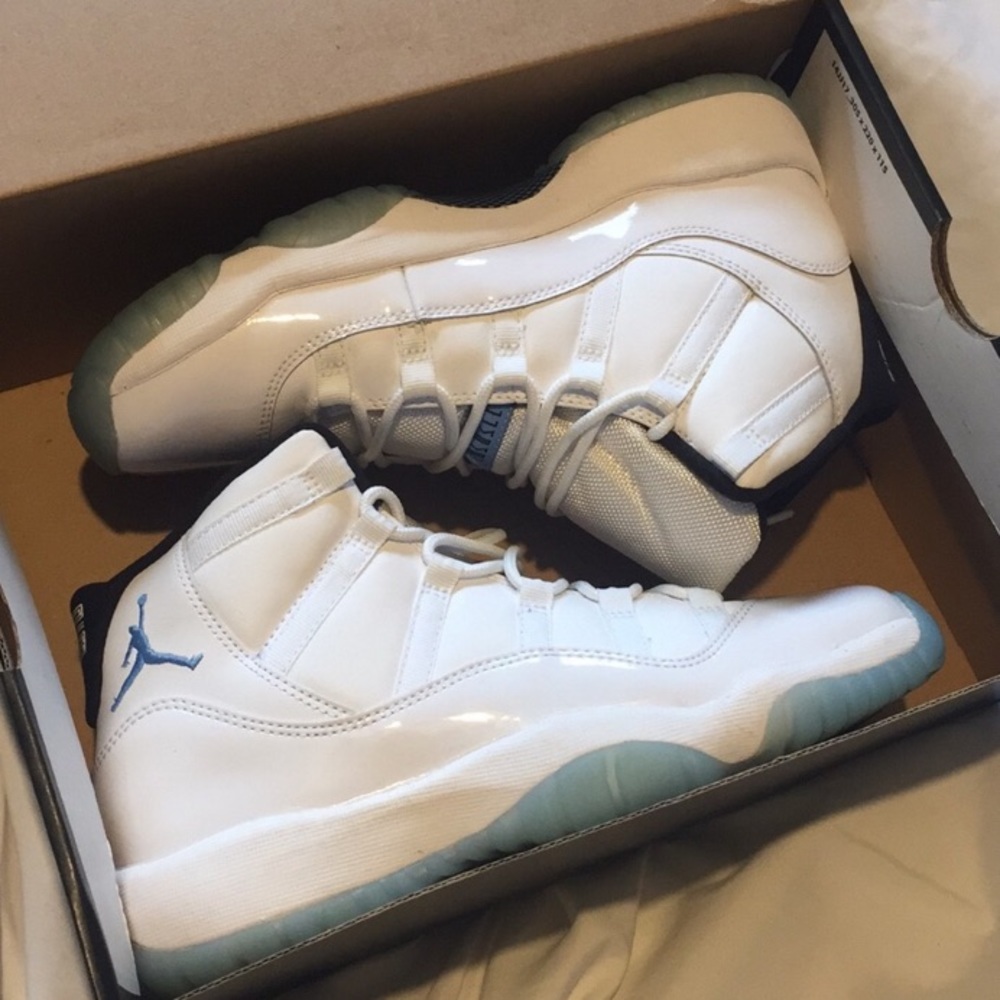 Jordan 11 Retro Legend Blue